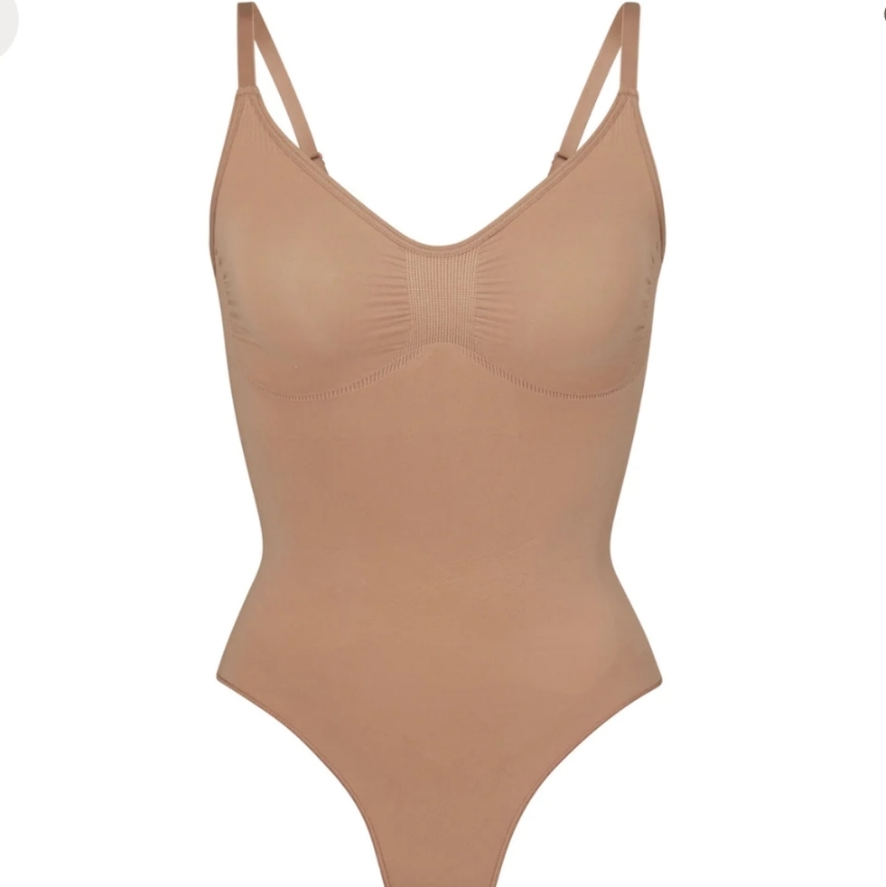 Skims Seamless sculpt thong bodysuit